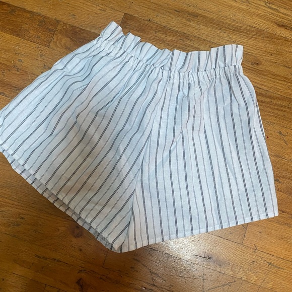 paper bag shorts *not a stain just the shadow* :) - Picture 2 of 4